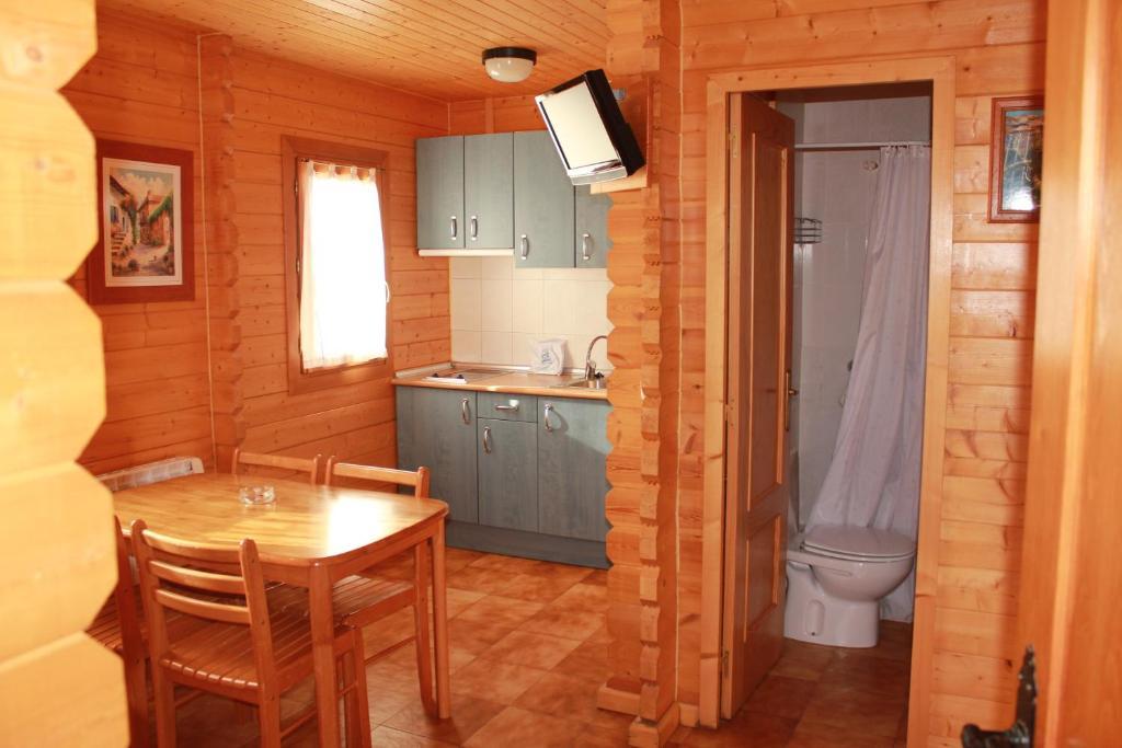 Camping Valle De Tena Сабиньяниго Номер фото