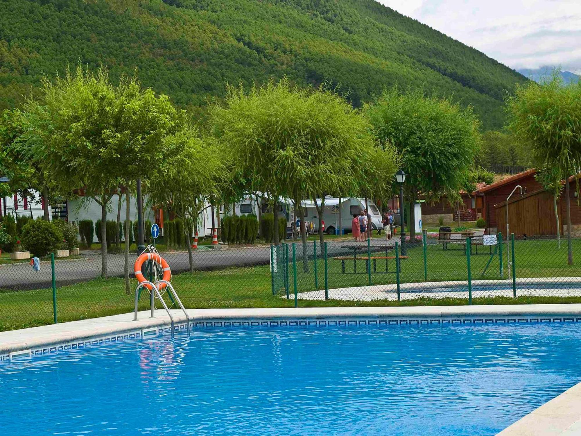 Camping Valle De Tena Сабиньяниго Экстерьер фото