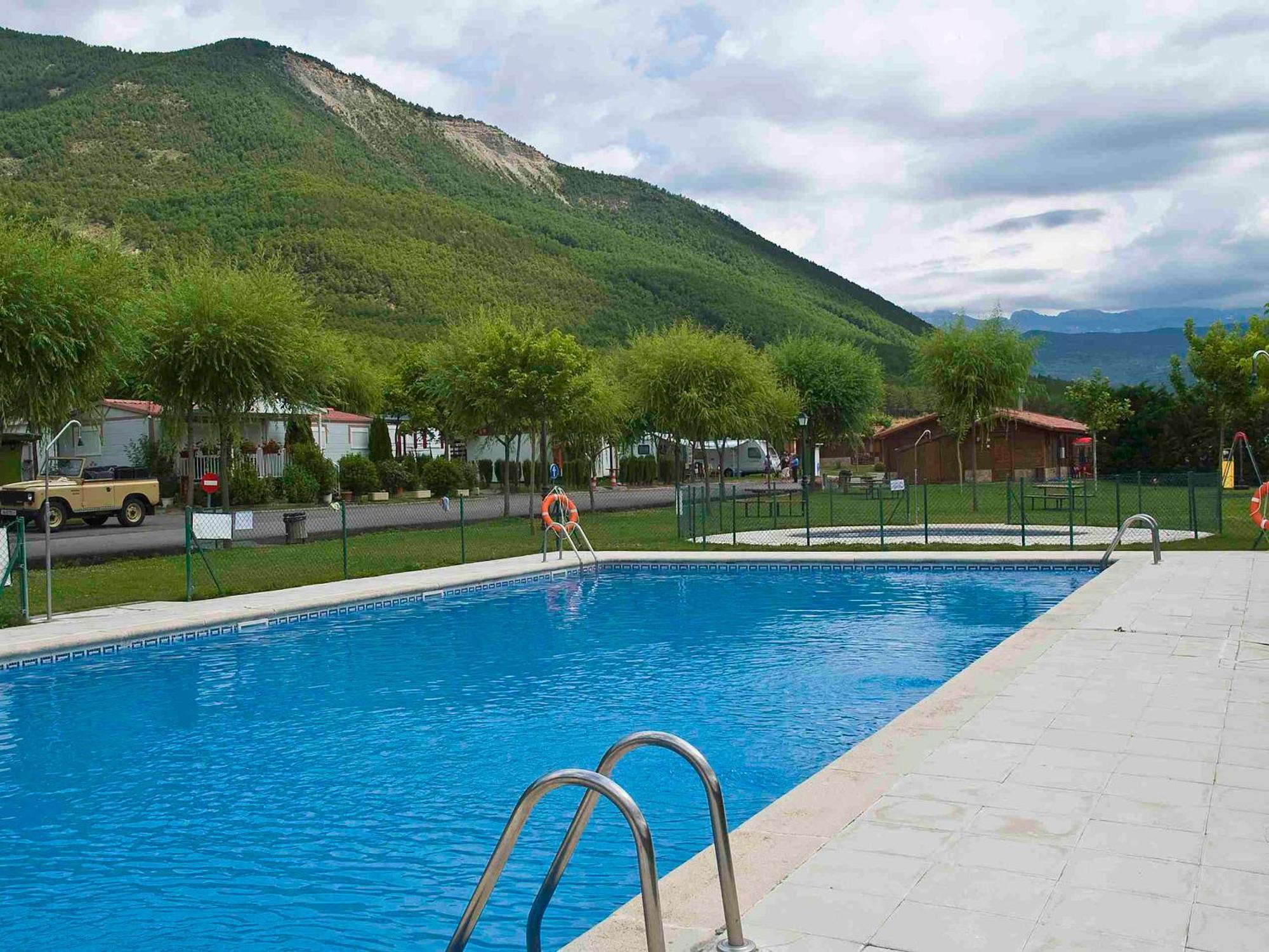 Camping Valle De Tena Сабиньяниго Экстерьер фото